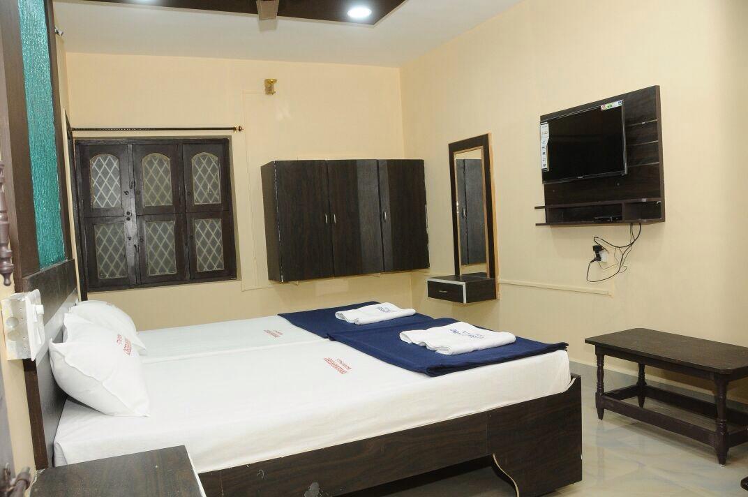 Отель Tripura Sundari Residency Madanapalle Экстерьер фото