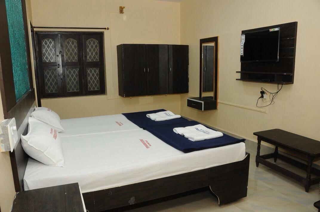 Отель Tripura Sundari Residency Madanapalle Экстерьер фото