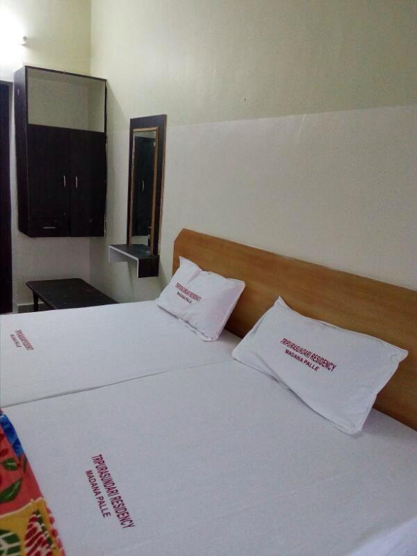 Отель Tripura Sundari Residency Madanapalle Экстерьер фото